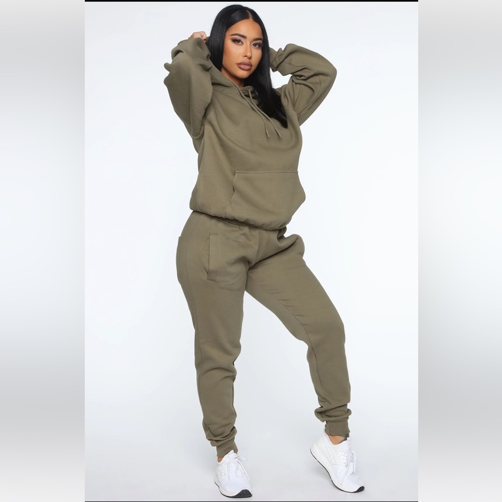 Fashion Nova Stole your boyfriend’s oversized hoodie set- Olive